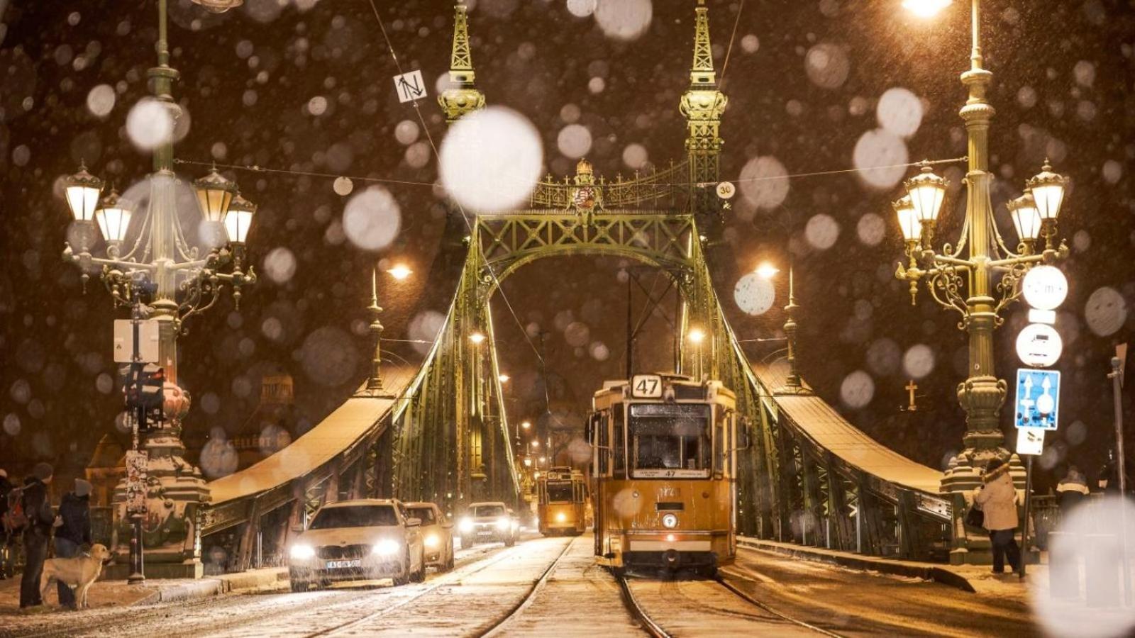 Central Budapest Vadasz Street — Photos 1